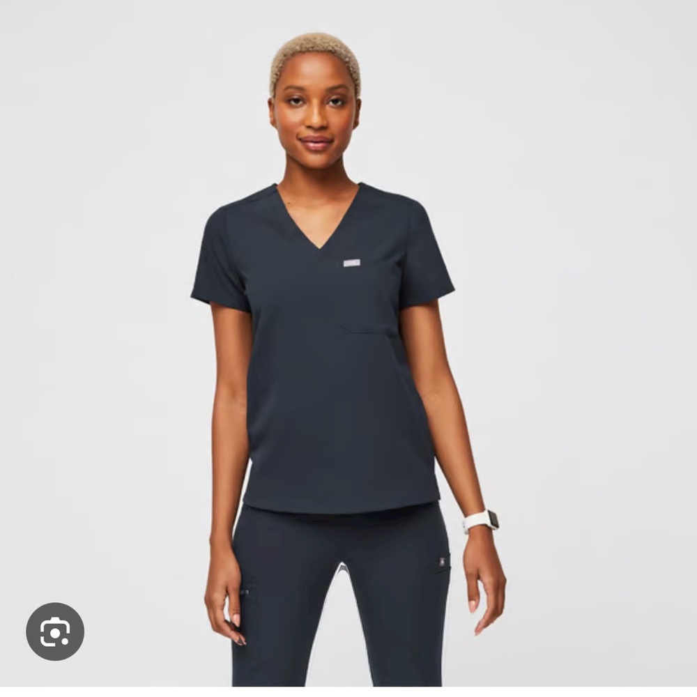 FIGS Dark Harbor Catarina one pocket scrub top size Small